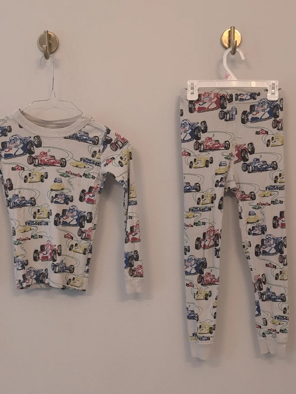Hanna Andersson White Kids Pajama Set with Red Blue Yellow Racecar Print